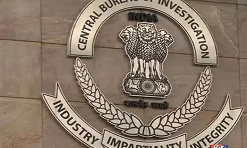 CBI ने 2.5 लाख रुपये की रिश्वत मामले में डीजीसीए के डिप्टी डायरेक्टर जनरल को किया गिरफ्तार CBI ने 2.5 लाख रुपये की रिश्वत मामले में डीजीसीए के डिप्टी डायरेक्टर जनरल को किया गिरफ्तार