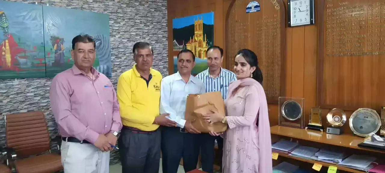 Hamirpur: प्रगतिशील किसानों के साथ प्राकृतिक खेती को लेकर बैठक Hamirpur: प्रगतिशील किसानों के साथ प्राकृतिक खेती को लेकर बैठक