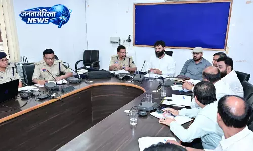 CG: सड़क सुरक्षा पर सख्ती, बिना लाइसेंस और ओवरस्पीड पर कार्रवाई के निर्देश CG: सड़क सुरक्षा पर सख्ती, बिना लाइसेंस और ओवरस्पीड पर कार्रवाई के निर्देश