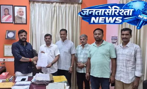फोंडा नगरपालिके के भाजी मार्केट के प्रवेशद्वार से चिकन शॉप हटाने की मांग फोंडा नगरपालिके के भाजी मार्केट के प्रवेशद्वार से चिकन शॉप हटाने की मांग
