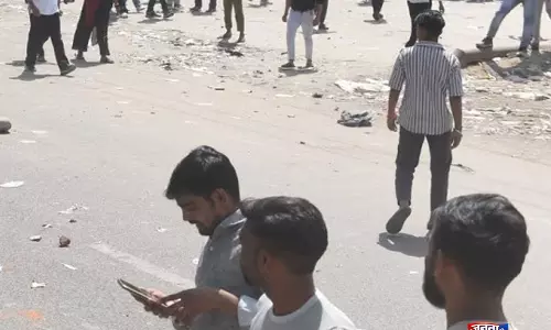 Haldwani में मजदूरों का गुस्सा फूटा, वेतन वृद्धि और बेहतर काम की मांग को लेकर प्रदर्शन, पुलिस पर मारपीट का आरोप Haldwani में मजदूरों का गुस्सा फूटा, वेतन वृद्धि और बेहतर काम की मांग को लेकर प्रदर्शन, पुलिस पर मारपीट का आरोप
