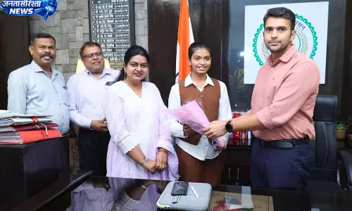 CBSE 10वीं में 99.8% अंकों के साथ छत्तीसगढ़ में टॉप, कलेक्टर ने किया सम्मानित CBSE 10वीं में 99.8% अंकों के साथ छत्तीसगढ़ में टॉप, कलेक्टर ने किया सम्मानित