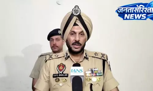गैंगस्टर नेटवर्क पर शिकंजा: 6 पिस्टल बरामद, 3 आरोपी गिरफ्तार गैंगस्टर नेटवर्क पर शिकंजा: 6 पिस्टल बरामद, 3 आरोपी गिरफ्तार