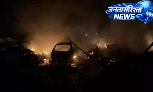 FIRE: कार रिपेयरिंग दुकान में भीषण आग, दमकल ने पाया काबू