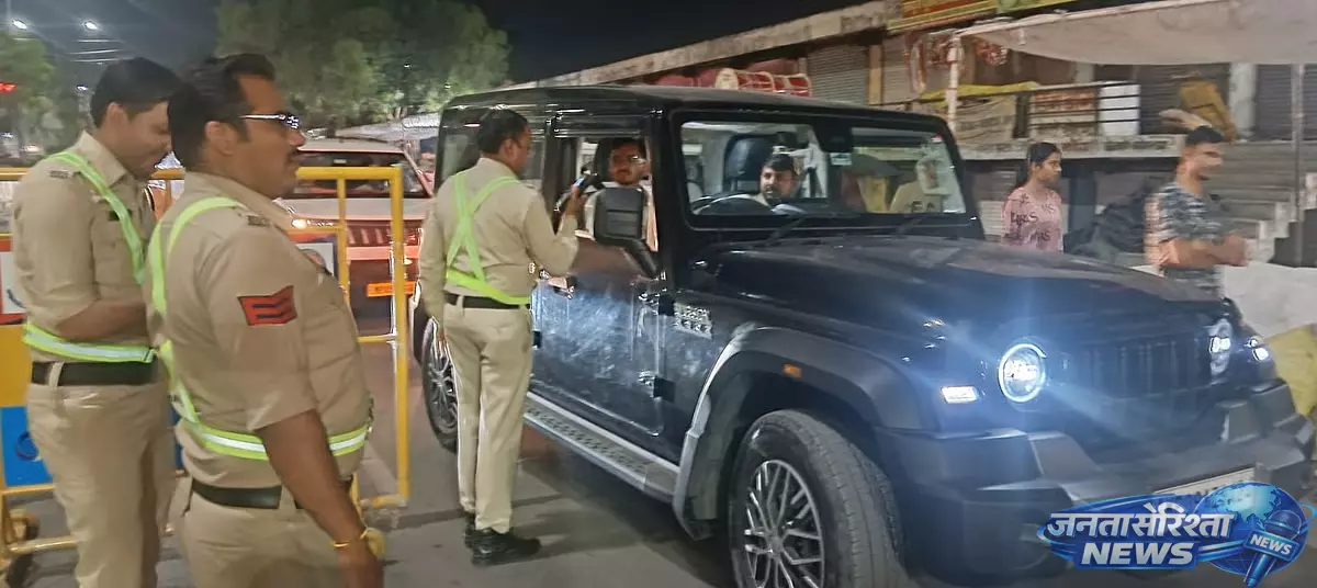 MP ; पुलिस का सख्त अभियान, सरप्राइज चेकिंग में 389 लोगों पर कार्रवाईc MP ; पुलिस का सख्त अभियान, सरप्राइज चेकिंग में 389 लोगों पर कार्रवाईc