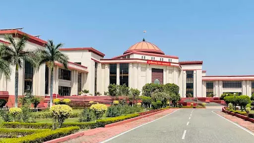 हाईकोर्ट ने हत्या के आरोपी का सजा घटाया, पहले हुई थी उम्रकैद, अब 10 साल रहेगा जेल में हाईकोर्ट ने हत्या के आरोपी का सजा घटाया, पहले हुई थी उम्रकैद, अब 10 साल रहेगा जेल में