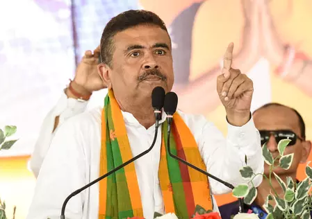 बंगाल चुनाव: सुवेंदु अधिकारी ने आई-पैक कर्मचारियों को नौकरी देने के ममता बनर्जी के वादे का उड़ाया मजाक बंगाल चुनाव: सुवेंदु अधिकारी ने आई-पैक कर्मचारियों को नौकरी देने के ममता बनर्जी के वादे का उड़ाया मजाक