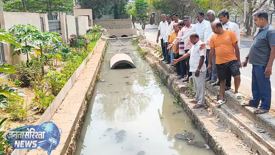 Karnataka : तिरुमेनाहल्ली झील में प्रदूषित पानी घुसने से मछलियां मर रही Karnataka : तिरुमेनाहल्ली झील में प्रदूषित पानी घुसने से मछलियां मर रही