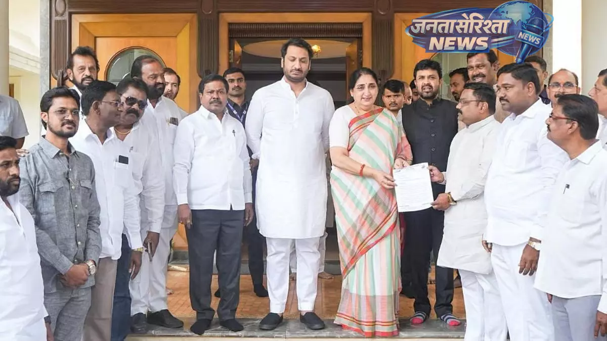 Anna Bansode के नेतृत्व वाले प्रतिनिधिमंडल ने सुनेत्रा पवार से मुलाकात की Anna Bansode के नेतृत्व वाले प्रतिनिधिमंडल ने सुनेत्रा पवार से मुलाकात की
