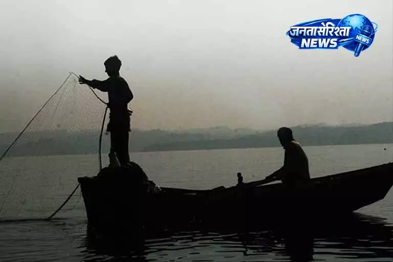 TamilNadu: गहरे समुद्र में मछली पकड़ने वाले मछुआरों ने केंद्र से नीति बनाने की मांग की TamilNadu: गहरे समुद्र में मछली पकड़ने वाले मछुआरों ने केंद्र से नीति बनाने की मांग की