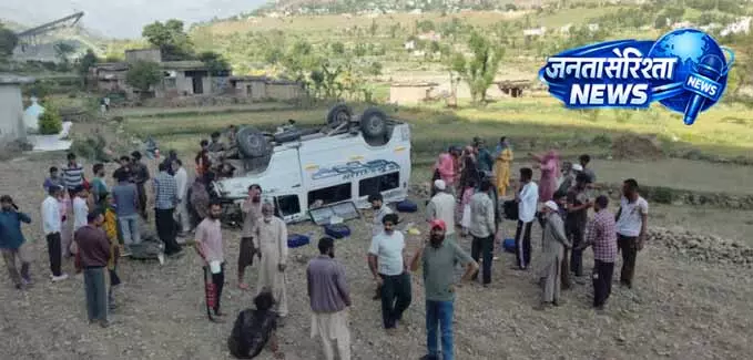 Jammu: ऐट्टी सड़क हादसा, घायलों को अस्पताल में भर्ती कराया गया Jammu: ऐट्टी सड़क हादसा, घायलों को अस्पताल में भर्ती कराया गया