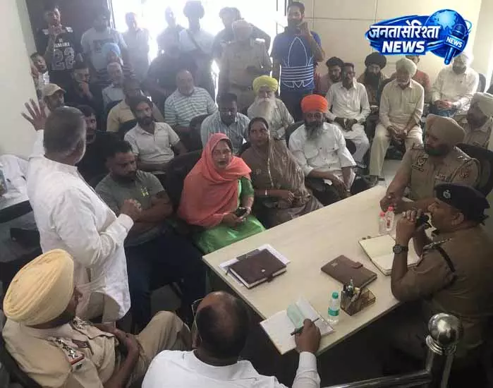 Bilga Awareness Meet में पुलिस ने कमेटियों से ड्रग्स के खिलाफ एक्शन लेने की अपील की Bilga Awareness Meet में पुलिस ने कमेटियों से ड्रग्स के खिलाफ एक्शन लेने की अपील की