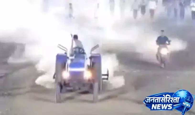 Dharangaon के नेता ने नज़रअंदाज़ किए जाने पर ट्रैक्टर से क्रिकेट पिच को नुकसान पहुंचाया Dharangaon के नेता ने नज़रअंदाज़ किए जाने पर ट्रैक्टर से क्रिकेट पिच को नुकसान पहुंचाया