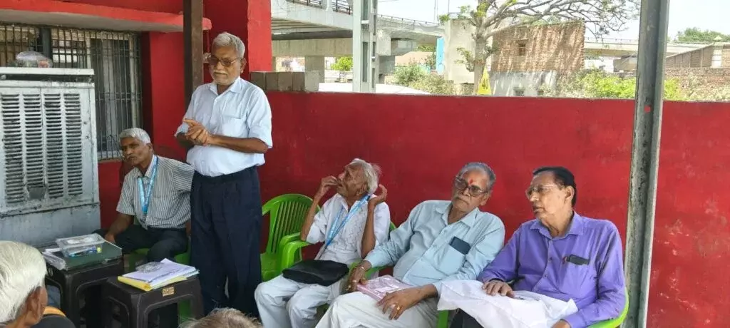 Farrukhabad: पेंशनर्स एसोसिएशन में नई जिम्मेदारियां तय Farrukhabad: पेंशनर्स एसोसिएशन में नई जिम्मेदारियां तय