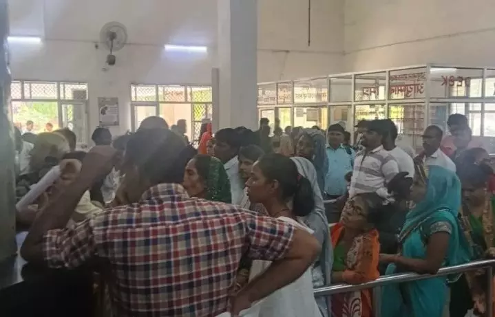 Farrukhabad: लोहिया अस्पताल में व्यवस्थाओं पर उठे सवाल Farrukhabad: लोहिया अस्पताल में व्यवस्थाओं पर उठे सवाल