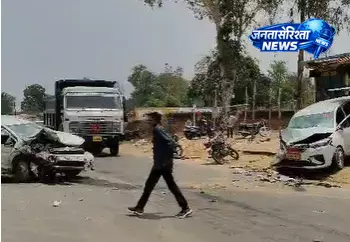 बैकुंठपुर में कारों की जोरदार भिड़ंत, एक की मौत बैकुंठपुर में कारों की जोरदार भिड़ंत, एक की मौत