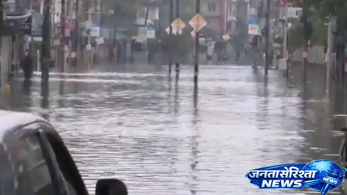 Assam Floods: भारी बारिश के दौरान गुवाहाटी में खुले नाले में महिला डूबी Assam Floods: भारी बारिश के दौरान गुवाहाटी में खुले नाले में महिला डूबी