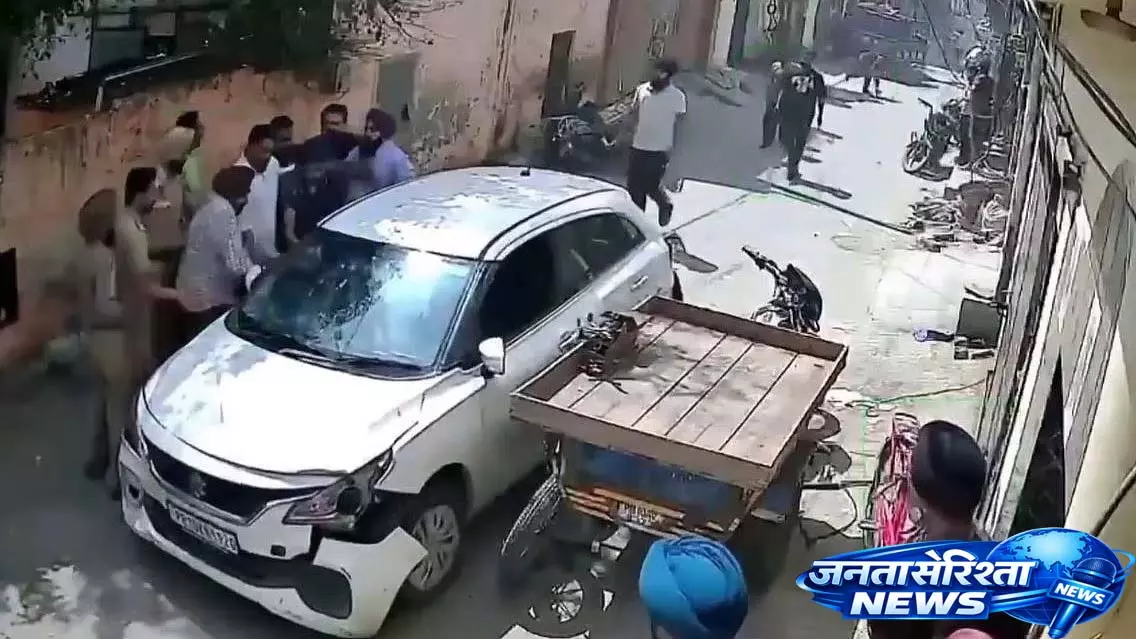 Ludhiana: पागल कार चोर ने गिरफ्तारी से बचने के लिए कई गाड़ियों को टक्कर मारी Ludhiana: पागल कार चोर ने गिरफ्तारी से बचने के लिए कई गाड़ियों को टक्कर मारी