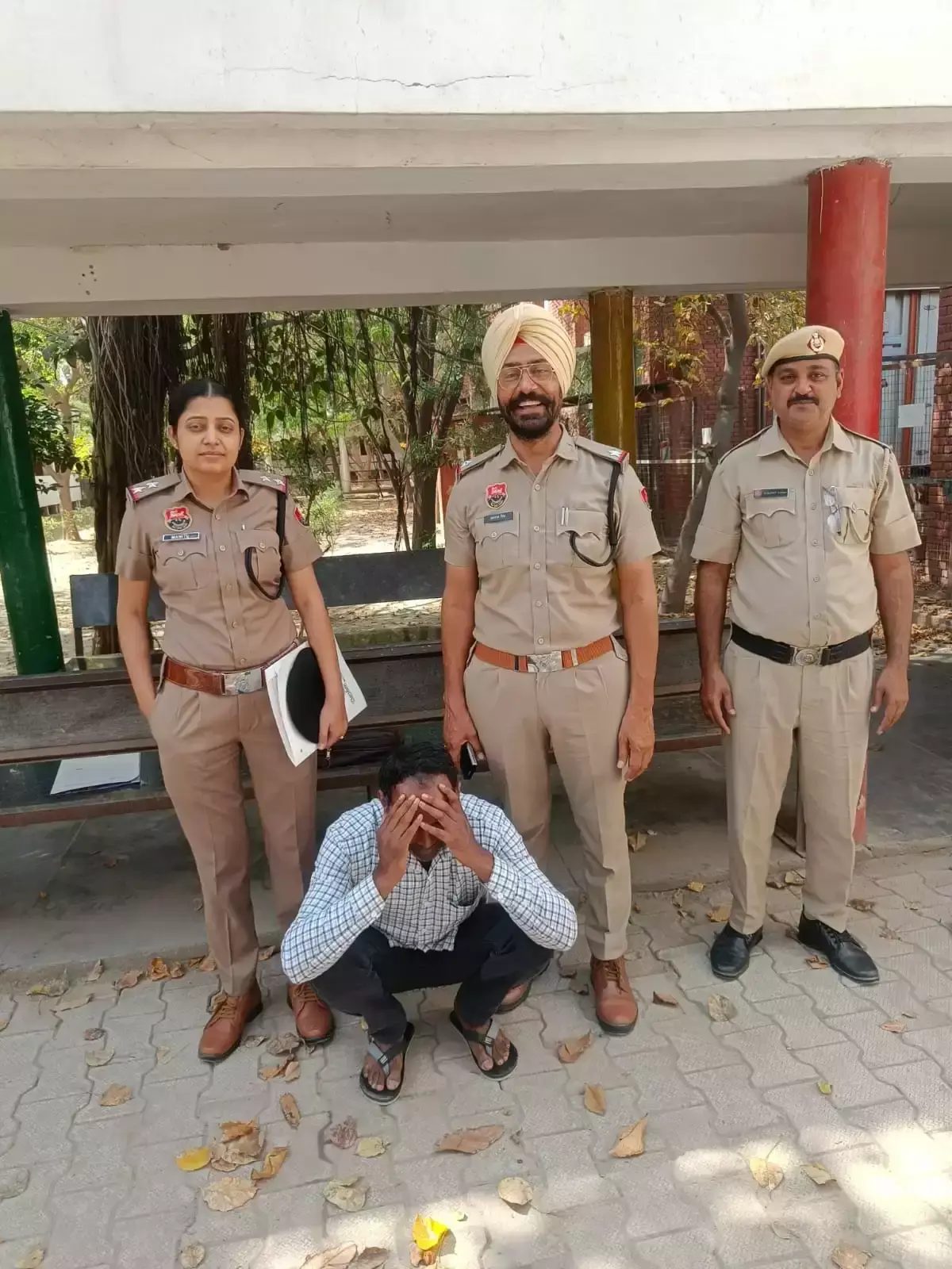 Sirsa: नाबालिग से छेड़छाड़ मामले में शिक्षक गिरफ्तार Sirsa: नाबालिग से छेड़छाड़ मामले में शिक्षक गिरफ्तार
