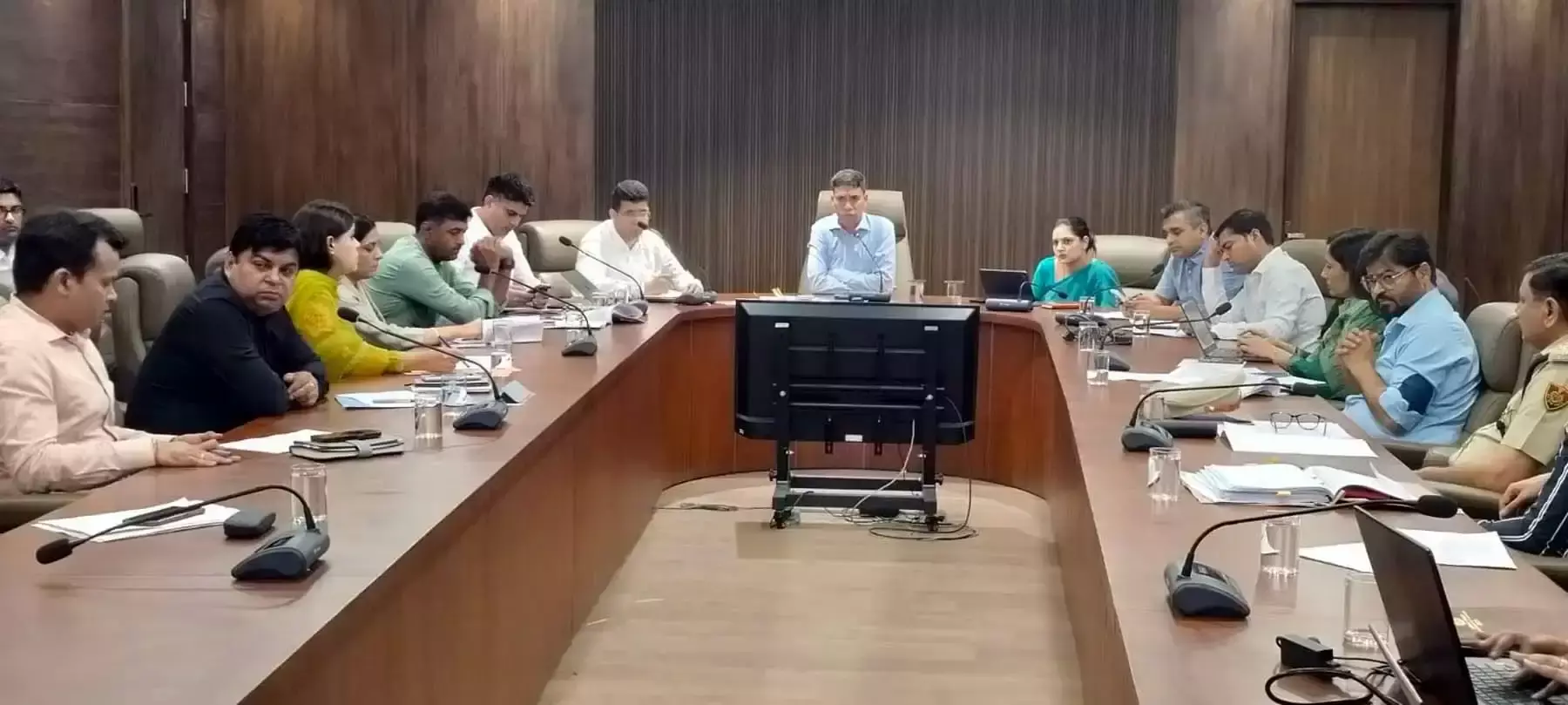 Gurugram: सफाई व्यवस्था में सुधार न होने पर कार्रवाई के निर्देश Gurugram: सफाई व्यवस्था में सुधार न होने पर कार्रवाई के निर्देश