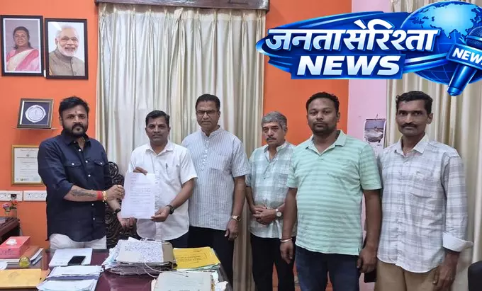 फोंडा नगरपालिके के भाजी मार्केट के प्रवेशद्वार से चिकन शॉप हटाने की मांग फोंडा नगरपालिके के भाजी मार्केट के प्रवेशद्वार से चिकन शॉप हटाने की मांग