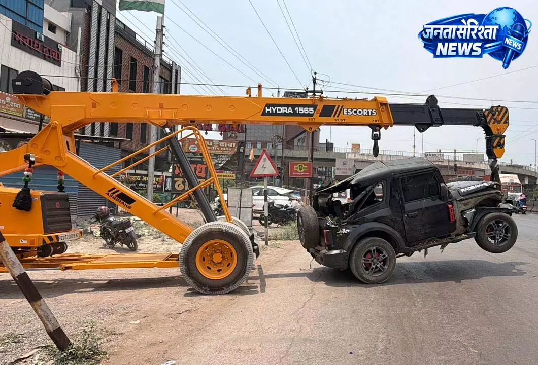 नेहरू नगर चौक के पास भीषण सड़क हादसा, अनियंत्रित होकर पलटी थार नेहरू नगर चौक के पास भीषण सड़क हादसा, अनियंत्रित होकर पलटी थार