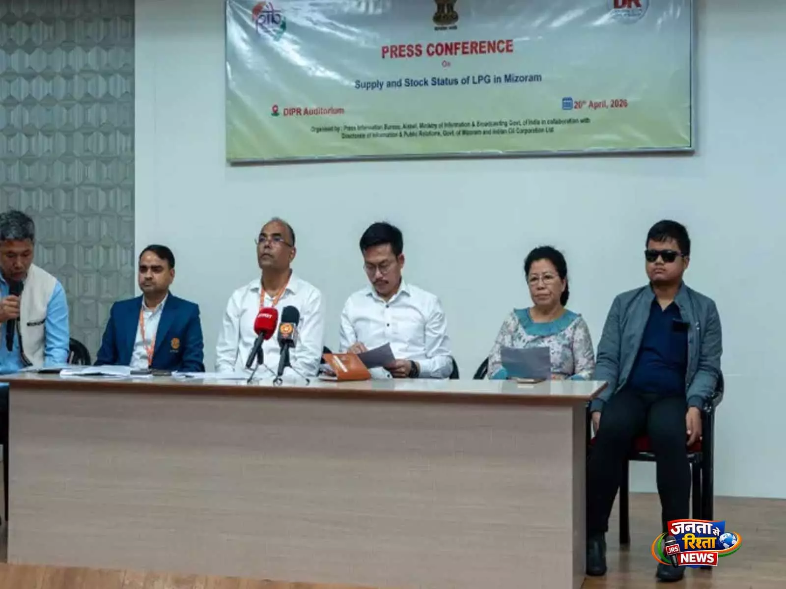 मिजोरम : LPG सप्लाई और वितरण को लेकर IOCL ने की प्रेस कॉन्फ्रेंस, लोगों की चिंताओं पर चर्चा मिजोरम : LPG सप्लाई और वितरण को लेकर IOCL ने की प्रेस कॉन्फ्रेंस, लोगों की चिंताओं पर चर्चा