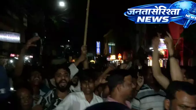 राजनीतिक टकराव बढ़ा: भाजपा उम्मीदवार Rakesh Singh पर हमला राजनीतिक टकराव बढ़ा: भाजपा उम्मीदवार Rakesh Singh पर हमला