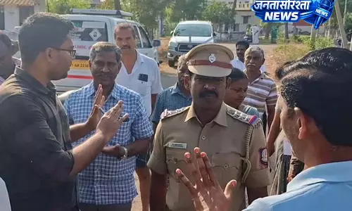 कांग्रेस सांसद के दफ्तर से जब्त 13 लाख नकदी की चोरी, EC फ्लाइंग स्क्वॉड के उड़े होश कांग्रेस सांसद के दफ्तर से जब्त 13 लाख नकदी की चोरी, EC फ्लाइंग स्क्वॉड के उड़े होश