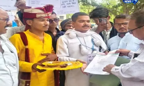 साहब! इतनी गर्मी में कैसी होगी शादी, बिजली गुल होने पर दूल्हे ने कलेक्टर से लगाई गुहार साहब! इतनी गर्मी में कैसी होगी शादी, बिजली गुल होने पर दूल्हे ने कलेक्टर से लगाई गुहार