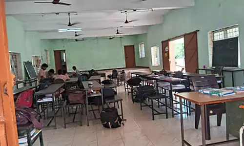 शिक्षा विभाग ने DEO को प्राइवेट स्कूलों की क्वालिटी और एक्रेडिटेशन सुधारने का निर्देश दिया शिक्षा विभाग ने DEO को प्राइवेट स्कूलों की क्वालिटी और एक्रेडिटेशन सुधारने का निर्देश दिया