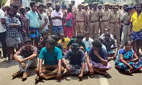 Tamil Nadu : पटाखा फैक्ट्री में विस्फोट, मरने वालों की संख्या बढ़कर 25 हुई Tamil Nadu : पटाखा फैक्ट्री में विस्फोट, मरने वालों की संख्या बढ़कर 25 हुई