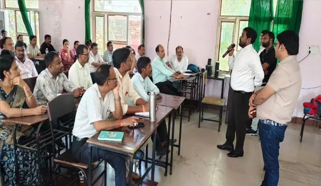 Shahjahanpur: विवेकानंद डिग्री कॉलेज में जनगणना प्रशिक्षण निरीक्षण