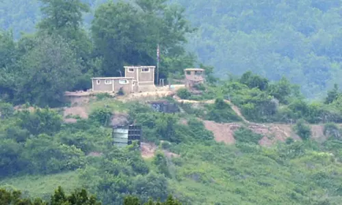 अमेरिका ने उत्तर कोरिया से जुड़ी तकनीक के मामले में सियोल संग खुफिया जानकारी साझा करने पर लगाया आंशिक प्रतिबंध अमेरिका ने उत्तर कोरिया से जुड़ी तकनीक के मामले में सियोल संग खुफिया जानकारी साझा करने पर लगाया आंशिक प्रतिबंध