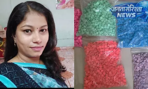 टिटवाला में बार डांसर के फ्लैट से 5,000 से ज्यादा MDMA गोलियां बरामद टिटवाला में बार डांसर के फ्लैट से 5,000 से ज्यादा MDMA गोलियां बरामद