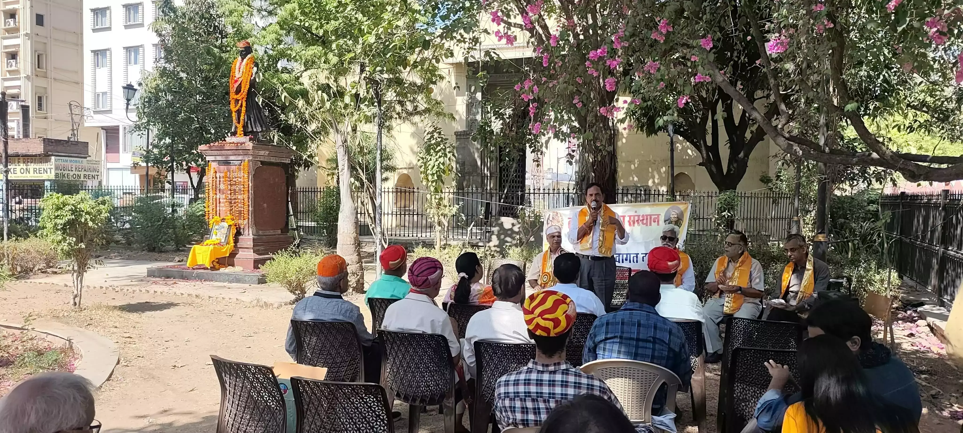 Udaipur: श्रीकृष्ण जुगनू ने उदयपुर की विरासत को सराहा Udaipur: श्रीकृष्ण जुगनू ने उदयपुर की विरासत को सराहा