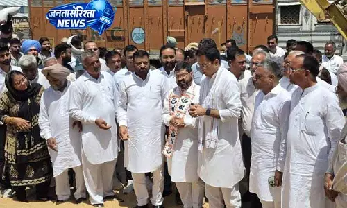 Ambala रणदीप सुरजेवाला ने अनाज मंडियों में शोषण का मुद्दा उठाया Ambala रणदीप सुरजेवाला ने अनाज मंडियों में शोषण का मुद्दा उठाया