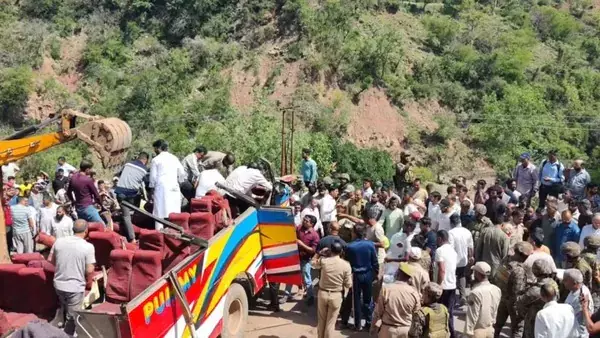 Jammu: उधमपुर हादसे के पीड़ितों को मिलेगी तत्काल सहायता Jammu: उधमपुर हादसे के पीड़ितों को मिलेगी तत्काल सहायता