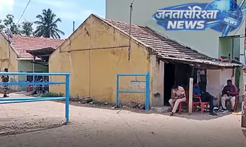 Salem: आयकर विभाग की बड़ी कार्रवाई, मंत्री राजेंद्रन के करीबी लोगों पर छापेमारी से हलचल Salem: आयकर विभाग की बड़ी कार्रवाई, मंत्री राजेंद्रन के करीबी लोगों पर छापेमारी से हलचल