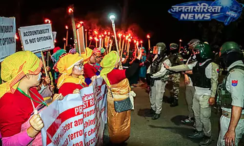 Manipur में बच्चों की हत्या के खिलाफ रैली में झड़प Manipur में बच्चों की हत्या के खिलाफ रैली में झड़प