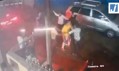 सांसद व पूर्व क्रिकेटर के ससुर समेत तीन गिरफ्तार सांसद व पूर्व क्रिकेटर के ससुर समेत तीन गिरफ्तार