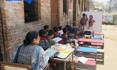 Ludhiana: 400 छात्र खुले में बैठे, 39°C तापमान में पढ़ाई का संघर्ष