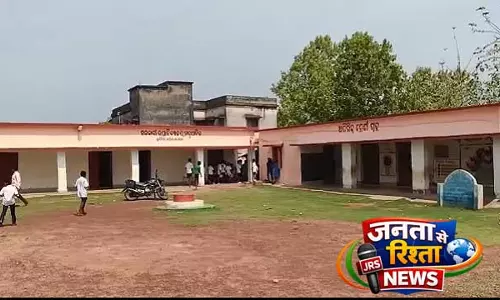 Jajpur: सजा के तौर पर छात्रों की पैंट में बिछुआटी डालने पर हेडमास्टर सस्पेंड Jajpur: सजा के तौर पर छात्रों की पैंट में बिछुआटी डालने पर हेडमास्टर सस्पेंड
