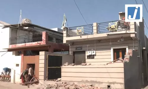 हिंसा के बाद चला बुलडोजर, हत्यारोपियों के घरों की बिजली काटी हिंसा के बाद चला बुलडोजर, हत्यारोपियों के घरों की बिजली काटी