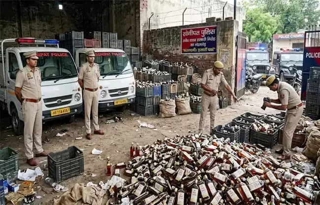 Sonipat: अवैध शराब तस्करी में बड़ी कार्रवाई, सोनीपत में एक पकड़ा गया Sonipat: अवैध शराब तस्करी में बड़ी कार्रवाई, सोनीपत में एक पकड़ा गया
