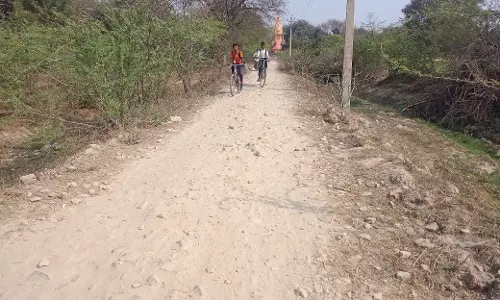 Farrukhabad: वार्ड-2 में जर्जर सड़क बनी समस्या, लोगों का विरोध Farrukhabad: वार्ड-2 में जर्जर सड़क बनी समस्या, लोगों का विरोध