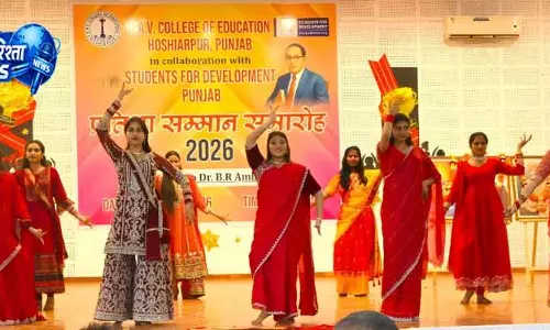 DAV College में मेधावी छात्रों को ‘प्रतिभा सम्मान’ देकर सराहना की गई DAV College में मेधावी छात्रों को ‘प्रतिभा सम्मान’ देकर सराहना की गई