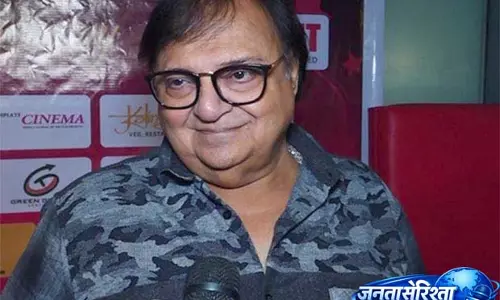राकेश बेदी ने Saath Saath को याद किया, जिसमें उन्होंने बिना सैलरी या ट्रैवल मनी के काम किया था राकेश बेदी ने Saath Saath को याद किया, जिसमें उन्होंने बिना सैलरी या ट्रैवल मनी के काम किया था
