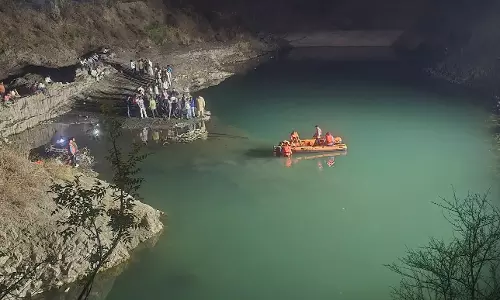 Ujjain: घंटों की मशक्कत के बाद मिला दूसरा शव Ujjain: घंटों की मशक्कत के बाद मिला दूसरा शव
