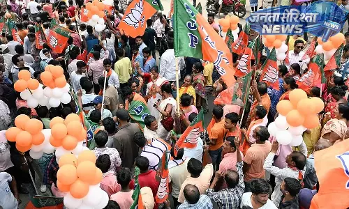 नॉर्थ बंगाल में चुनावी जंग तेज, 54 सीटों पर BJP-TMC आमने-सामने नॉर्थ बंगाल में चुनावी जंग तेज, 54 सीटों पर BJP-TMC आमने-सामने